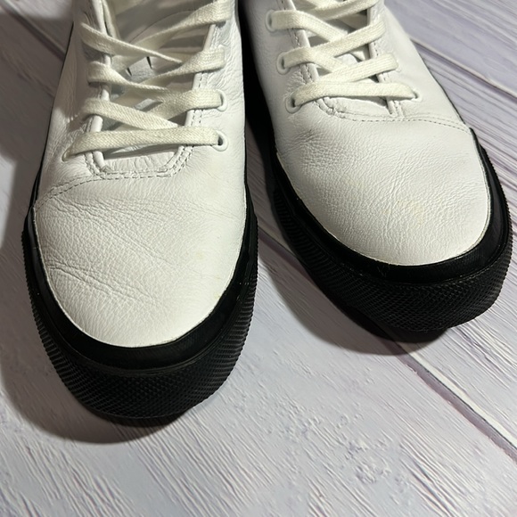 Converse - Picture 5 of 8